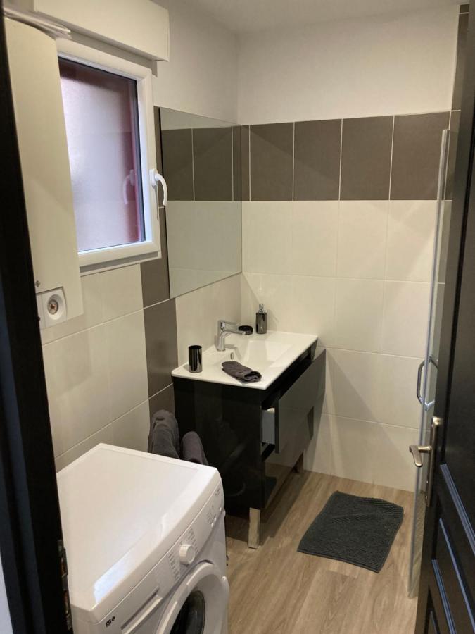 Sejour Detente A Saint-Omer - Jacuzzi Prive, Terrasse, Centre-Ville Et Parking Gratuit المظهر الخارجي الصورة