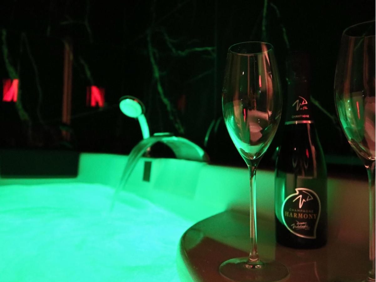 Sejour Detente A Saint-Omer - Jacuzzi Prive, Terrasse, Centre-Ville Et Parking Gratuit المظهر الخارجي الصورة