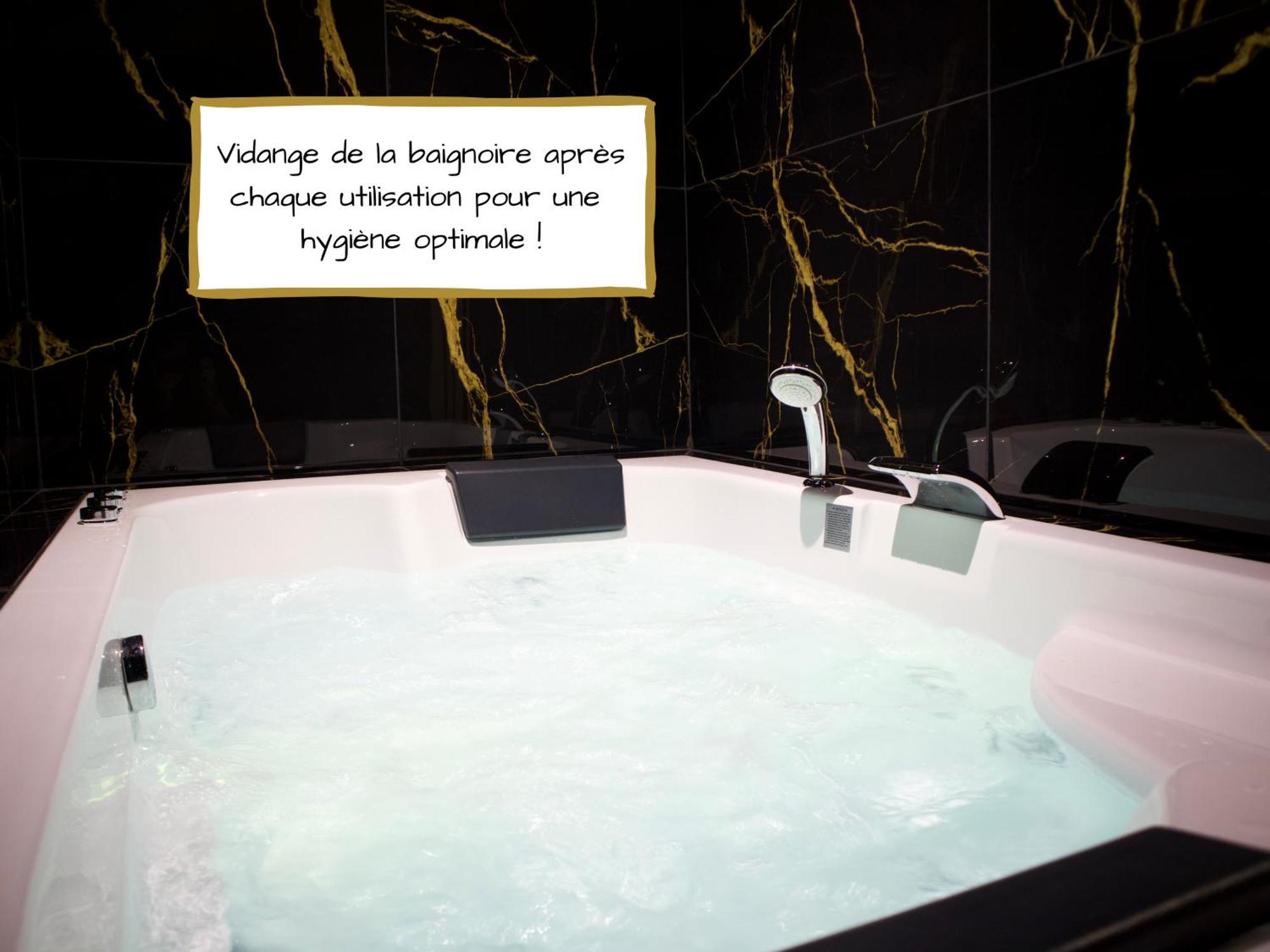 Sejour Detente A Saint-Omer - Jacuzzi Prive, Terrasse, Centre-Ville Et Parking Gratuit المظهر الخارجي الصورة