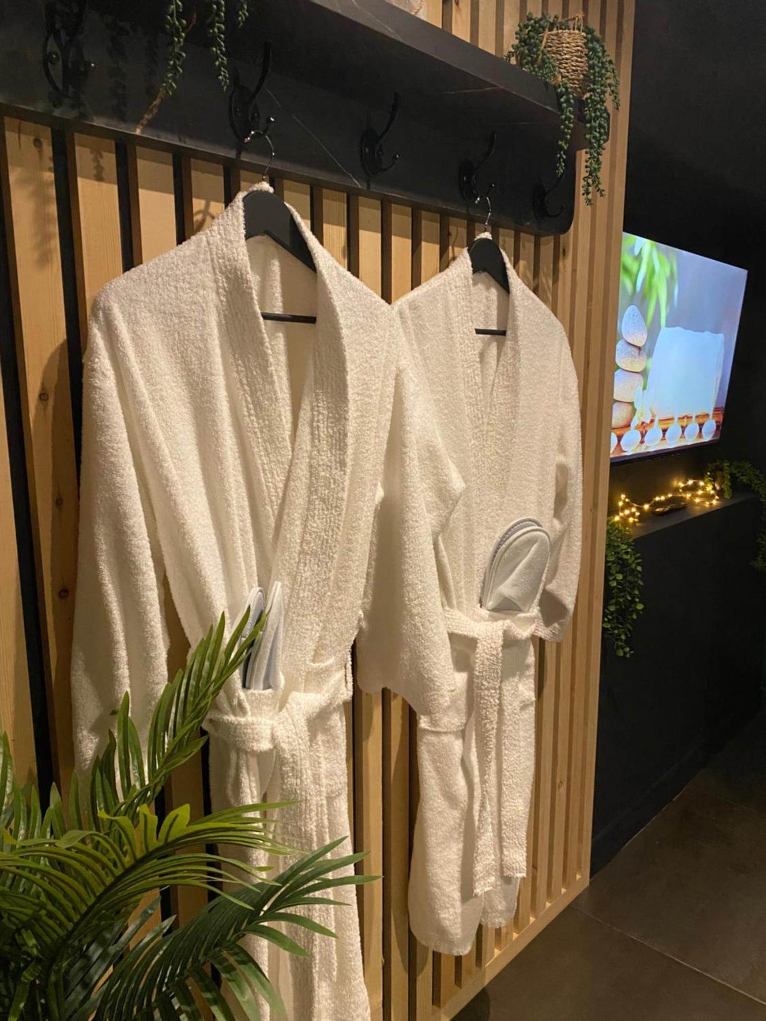 Sejour Detente A Saint-Omer - Jacuzzi Prive, Terrasse, Centre-Ville Et Parking Gratuit المظهر الخارجي الصورة